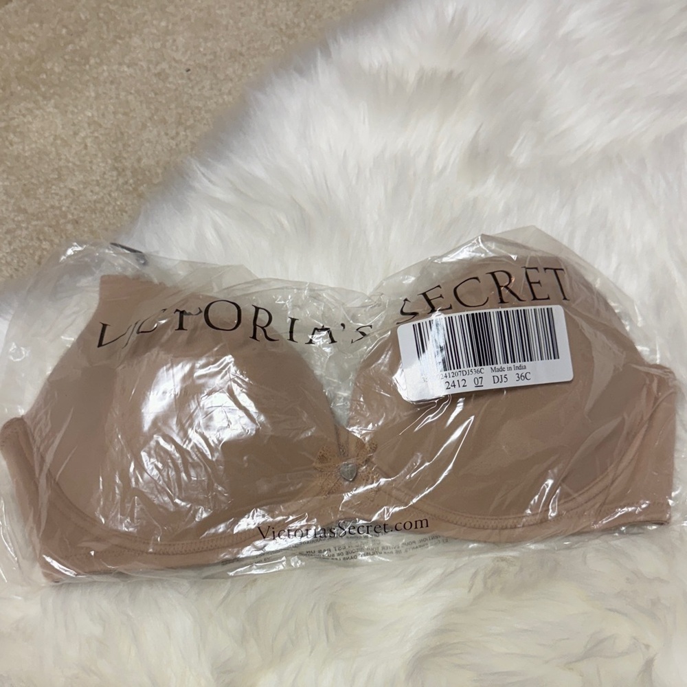 BRAND NEW Body by Victoria No Wire Bra